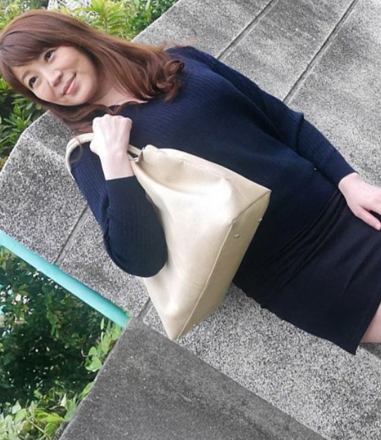 Paco Paco Mama 060525_100 มินิสเกิร์ต ขาสวย สาวใหญ่หุ่นสวย โดนจับเย็ดแตกใน 2 ครั้ง!