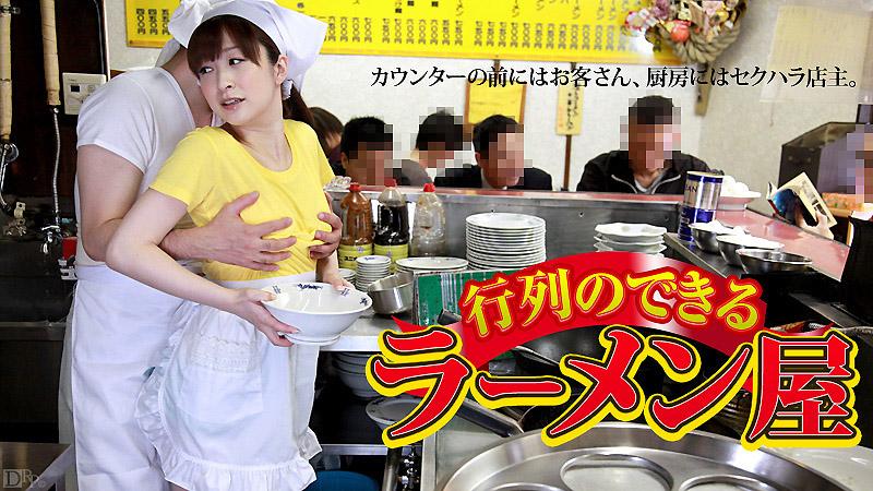 行列のできるラーメン屋