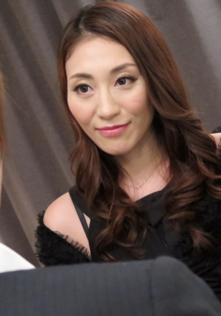 หญิงสาววัยกลางคนสวยกำลังหาคู่นอน อาโออิ คาซาฮาระ