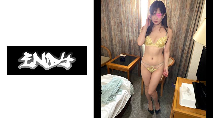 【Gravação caseira】Sexo sem permissão com uma garota diabólica com uma aparência fofa e maliciosa _ transando e gozando dentro da vagina peluda.