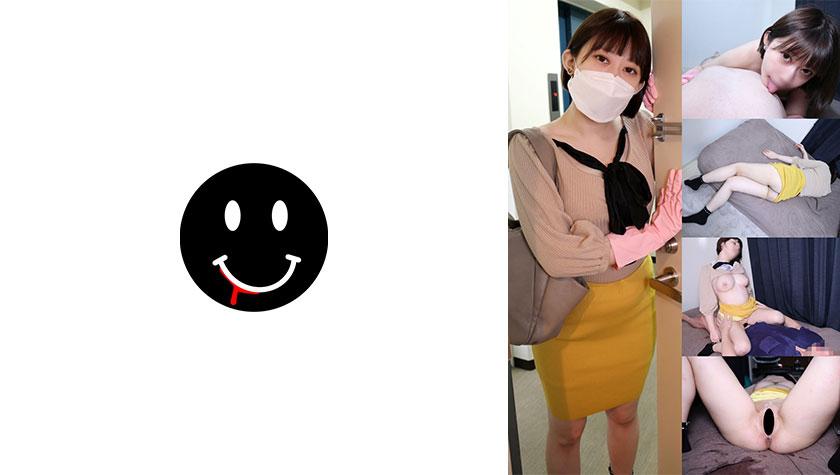 Marshmello putih gebu dengan payudara besar.