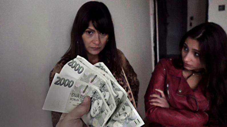 เย็ดสาวขายบริการในตึกร้างทั้งแม่กับลูกสาว