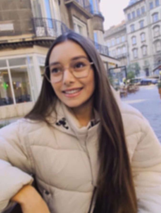 สาวอิตาลีฉลาดหลักแหลม แท้จริงแล้วเป็นหญิงสำส่อนที่มีรูปร่างเซ็กซี่ ครีมพาย - เชอรีน่า