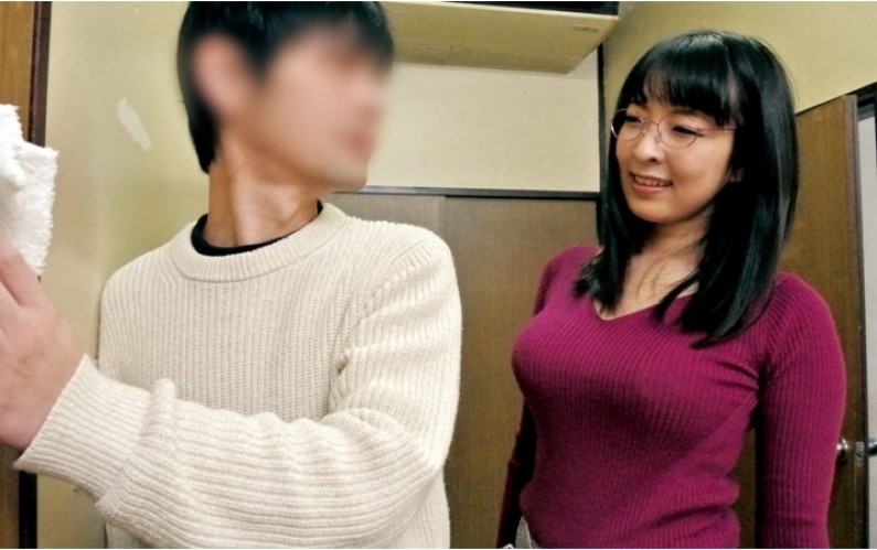 Chào mừng đến với ký túc xá đơn nơi có người quản lý đeo kính và ngực to, An Mashiro