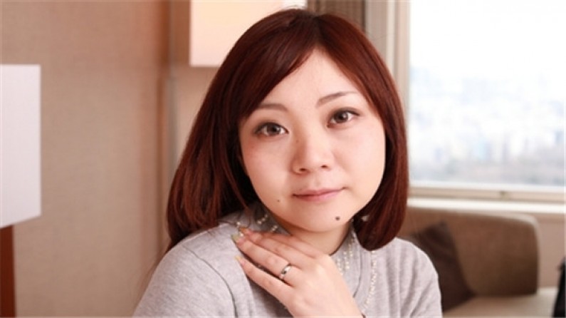 東京熱豐滿已婚婦女藏紅花和隱藏的相機