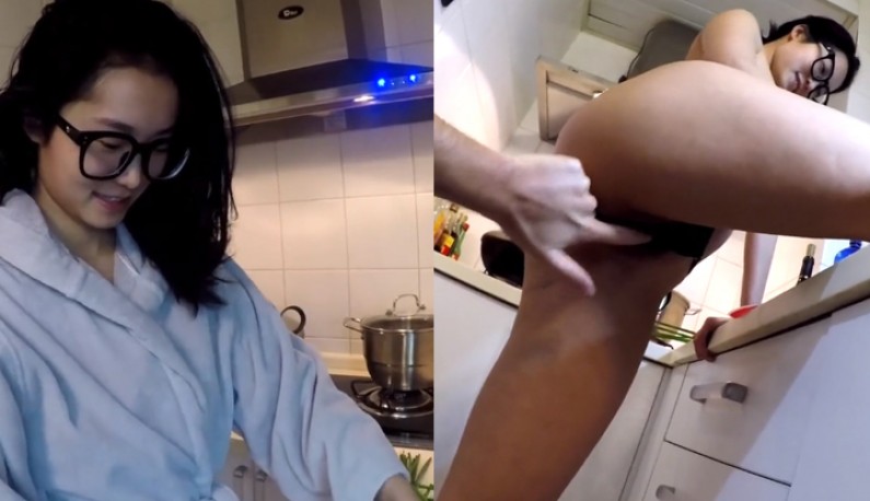 北京嫩模瑤瑤和男友玩裸體性愛廚房,一邊做菜一邊被玩逼貌似廚藝還不錯