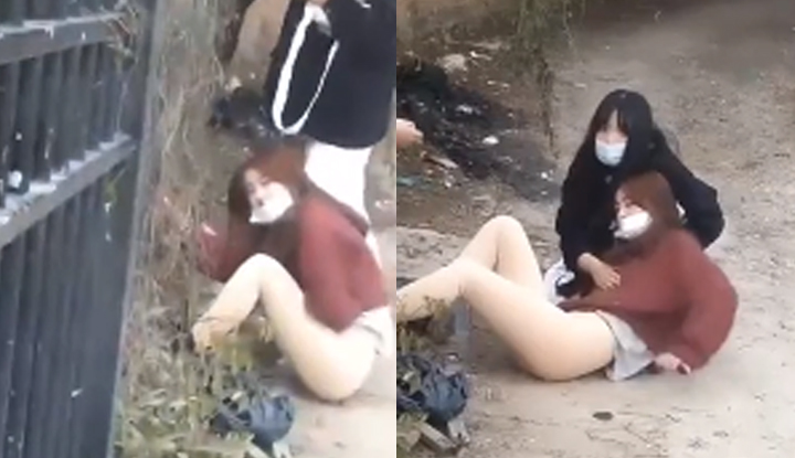 Crazy rumors on the Internet ~ Student girls skip class and jump over the wall for Christmas! Accidentally, the long skirt was ripped off, revealing the round ass! A passerby accidentally recorded the whole journey!