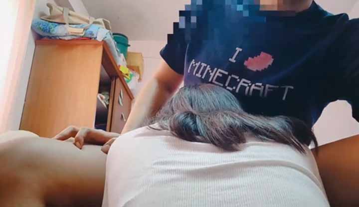 [thailand] couple's erotic selfie ~ girlfriend tries hard to eat cock ~