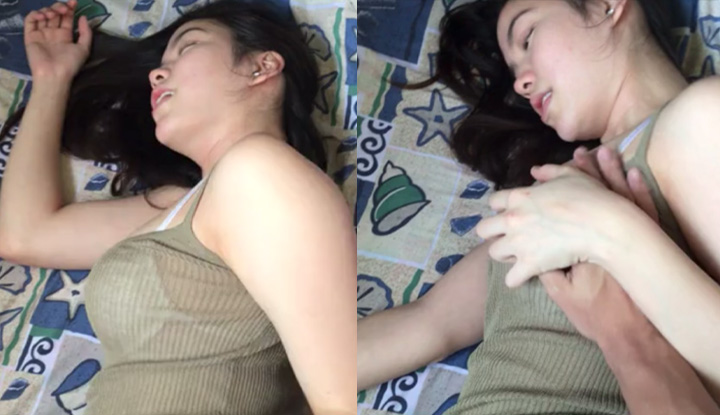 騷女友太飢渴,衣服沒脫就讓我推倒在床上狂抽猛送~