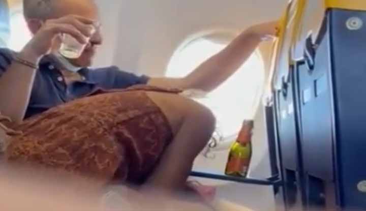網曝門事件~愛爾蘭【Ryanair航空公司】飛機上不雅影片流出