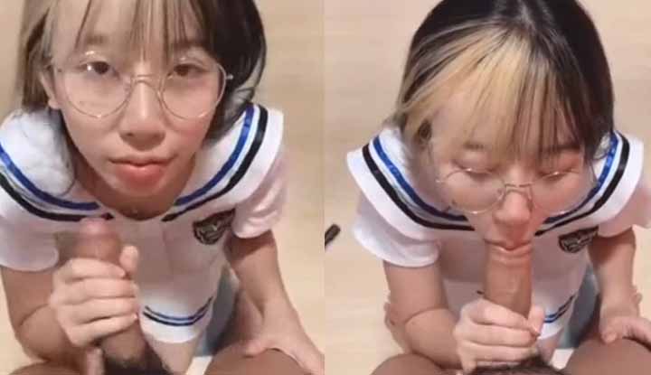 [Thailand] Cute student girl in uniform with glasses ~ young but good ventriloquist
