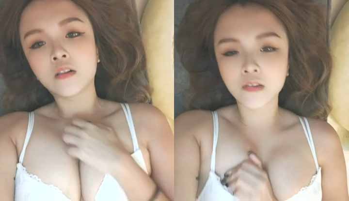 [Malaysia] Busty internet celebrity OF Mier Yap~ lying on the bed rubbing her chest seductively