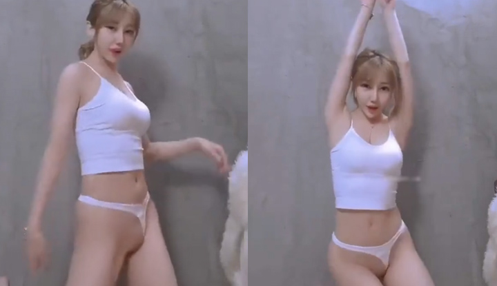นักอินฟลูเอนเซอร์ถ่ายภาพส่วนตัวกับนางแบบสวย - เต้นอย่างลุ่มหลงและเขย่าอกขนาดใหญ่