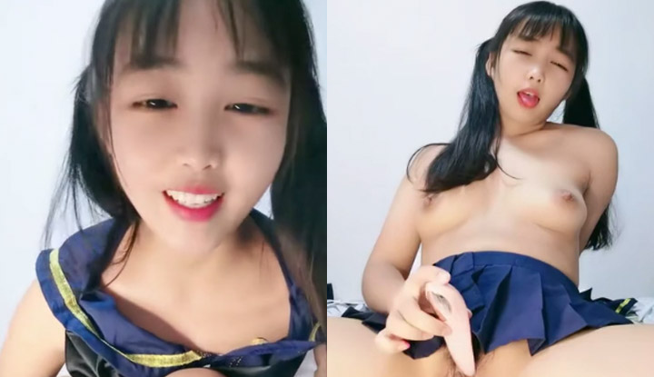 The live broadcaster of the twin-tailed girl shows her big breasts and plays with her pussy, which is cute and lewd~
