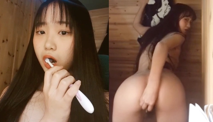 [Taiwan] Private shots of a cute girl with a pure face~ A toothbrush can not only brush the upper mouth but also the lower acupoints~