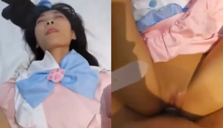 Gái xinh hét lên xin nhẹ tay, đôi bạn trẻ chơi khá giỏi, đụ vào lồn và chơi vài micro SM