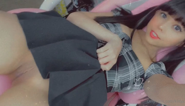 [Asia] Oh dewa di O Station, kittyxkum Asia sangat malu kerana tidak memakai seluar dalam!