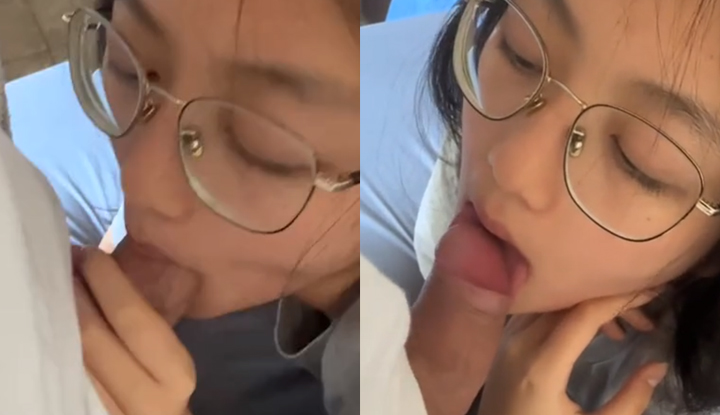 Cô gái dễ thương đeo kính nhẹ nhàng liếm cây gậy ~ xuất tinh trực tiếp lên mặt và giúp bạn gái đắp mặt nạ