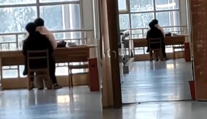 A biblioteca do Instituto de Tecnologia e Comércio de Anhui, um casal estava fazendo sexo na posição de mulher por cima.
