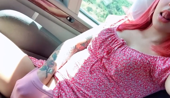 [Western] Famous streamer lilulunatica on O site masturbates in the car until she squirts!