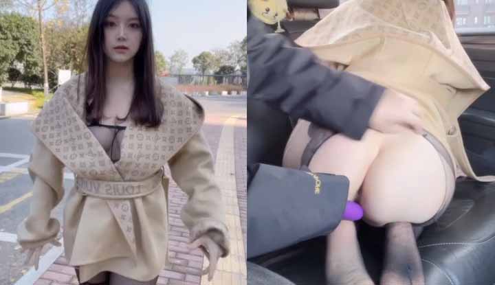 Con chó cái lộ quá sexy, cô ấy được huấn luyện và chơi với âm hộ của mình trong xe