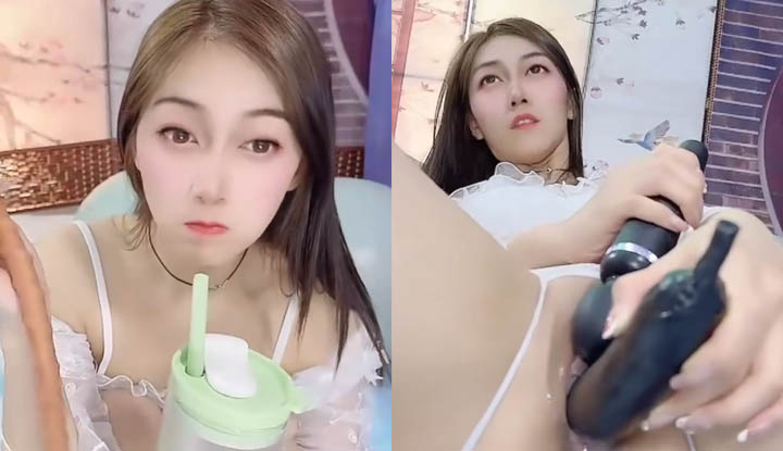 Wanita sundal yang ganas 【qingqing】 melakukan onani secara ganas dengan dildo palsu