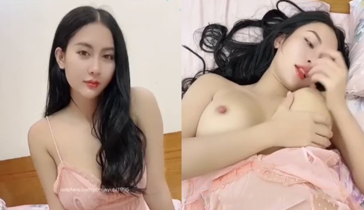 Vídeo pornô Onlyfans pongkyubi1995 com a irmãzinha Bungki, se exibindo de forma safada, tocando sua bucetinha molhada. Colocou a câmera para se exibir, mostrando uma garota bonita com seios grandes, brancos e firmes, com uma lingerie sedutora, provocando e gemendo enquanto aperta seus mamilos duros e molha a calcinha.