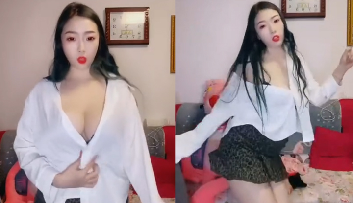 Beautiful busty mature sister Xinxin with a quick hand, looking super sexy in a white shirt selfie.