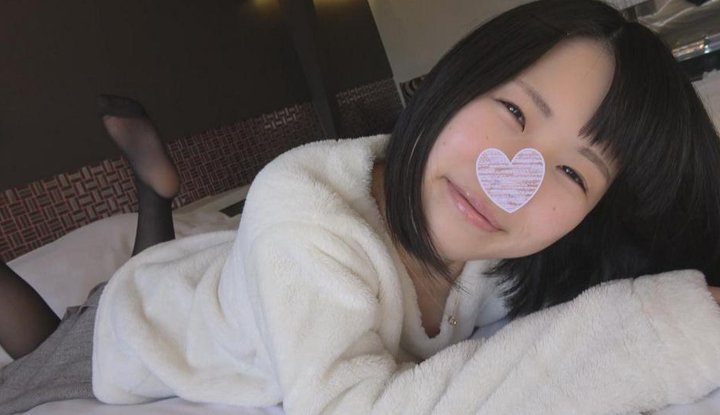 [FC2] Gadis cantik yang suci dan comel tanpa bulu, bergaya seksi dengan stoking hitam yang lucu (FC2-PPV-4520822)