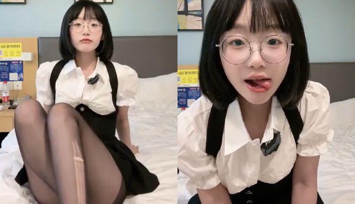 已經穿好黑絲襪在床上等你了