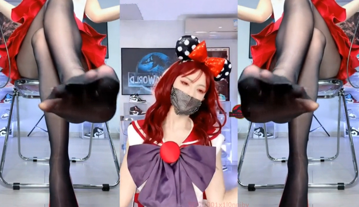 抖音美女直播,性感黑絲美足露出