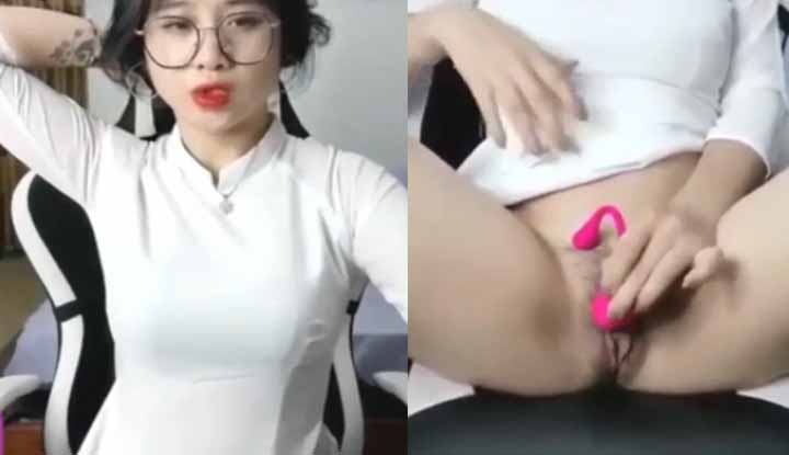 [เวียดนาม] Anna Gấu - สาวงามสง่าในชุดประจำชาติ เล่นหีเปิดซิงเปียกแฉะและลื่นไหล