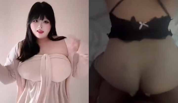 อินฟลูเอนเซอร์ TikTok สองสาวรักกัน ถ่ายนู้ดส่วนตัว: อวบอิ่มนิดๆ หน้าอกยักษ์ก้นโต ด็อกกี้สไตล์นำไปสู่สาวขย่มควยด้านบน สอดจากด้านหลังกระแทกแรงจนก้นกระเพื่อมเป็นคลื่น!