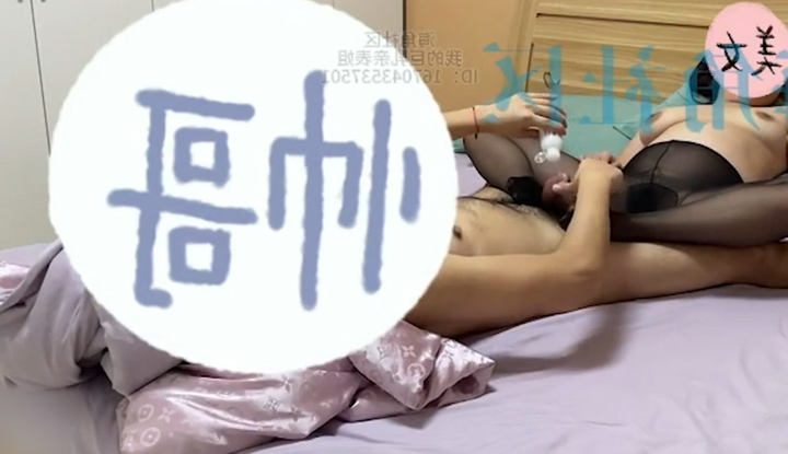 Haijiao: คลิปใหม่น้าสาวนมใหญ่ของผม! ฝึกแตกในน้าตัวเล็ก ถุงน่องดำย่ำควยอมควยลึก เครื่องเย็ดเย็ดกระจาย ฝึกเห่าคล้ายหมา ตบหน้า!
