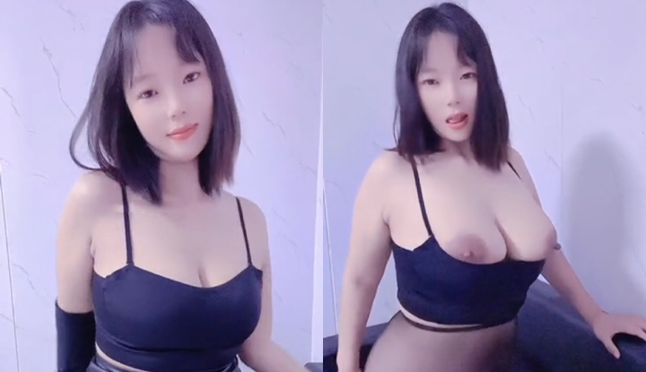 พี่สาวอกใหญ่เต้นสุดเซ็กซี่บนโซฟา สวมถุงน่องสีดำและโชว์บั้นท้ายเย้ายวน