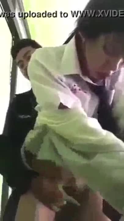 ครูเย็ดนักเรียนในโรงเรียน