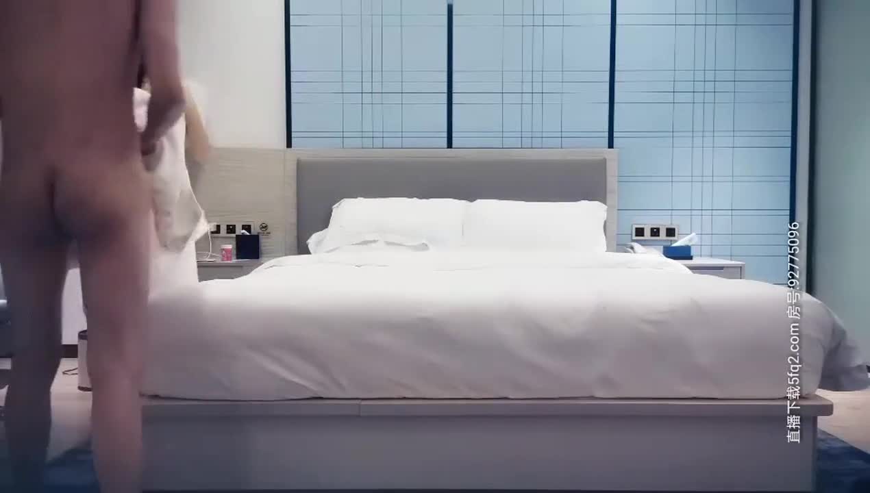 約 炮 顔 值 少 婦 , 穿 上 情 趣 裝 先 振 動 棒 玩 弄 , 口 交 乳 交 呻 吟 嬌 喘