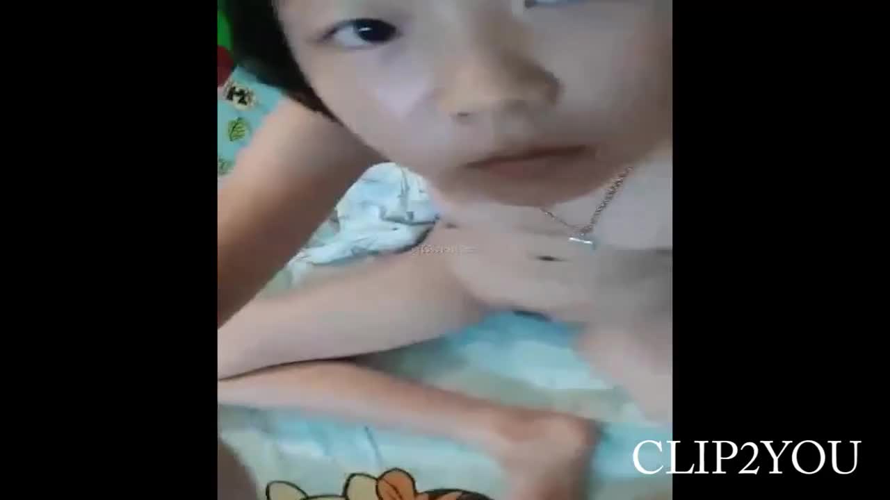 คลิปโป้เด็กนักเรียนมัธยมตั้งกล้องถ่ายตัวเองบีบนมโชว์