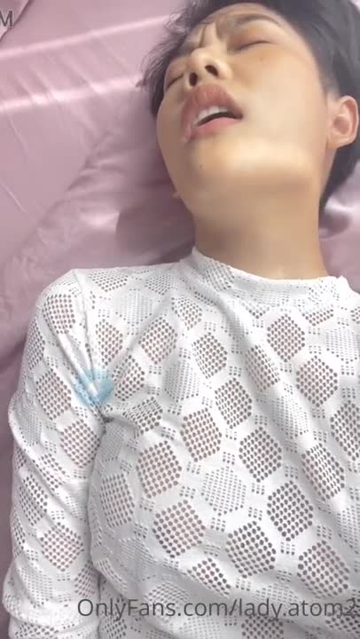 lady.atom2, a short-haired girl with a great figure, fucks a fake dick and shows off her beautiful pussy. onlyfans, smooth pussy, tight petals, extremely tempting.