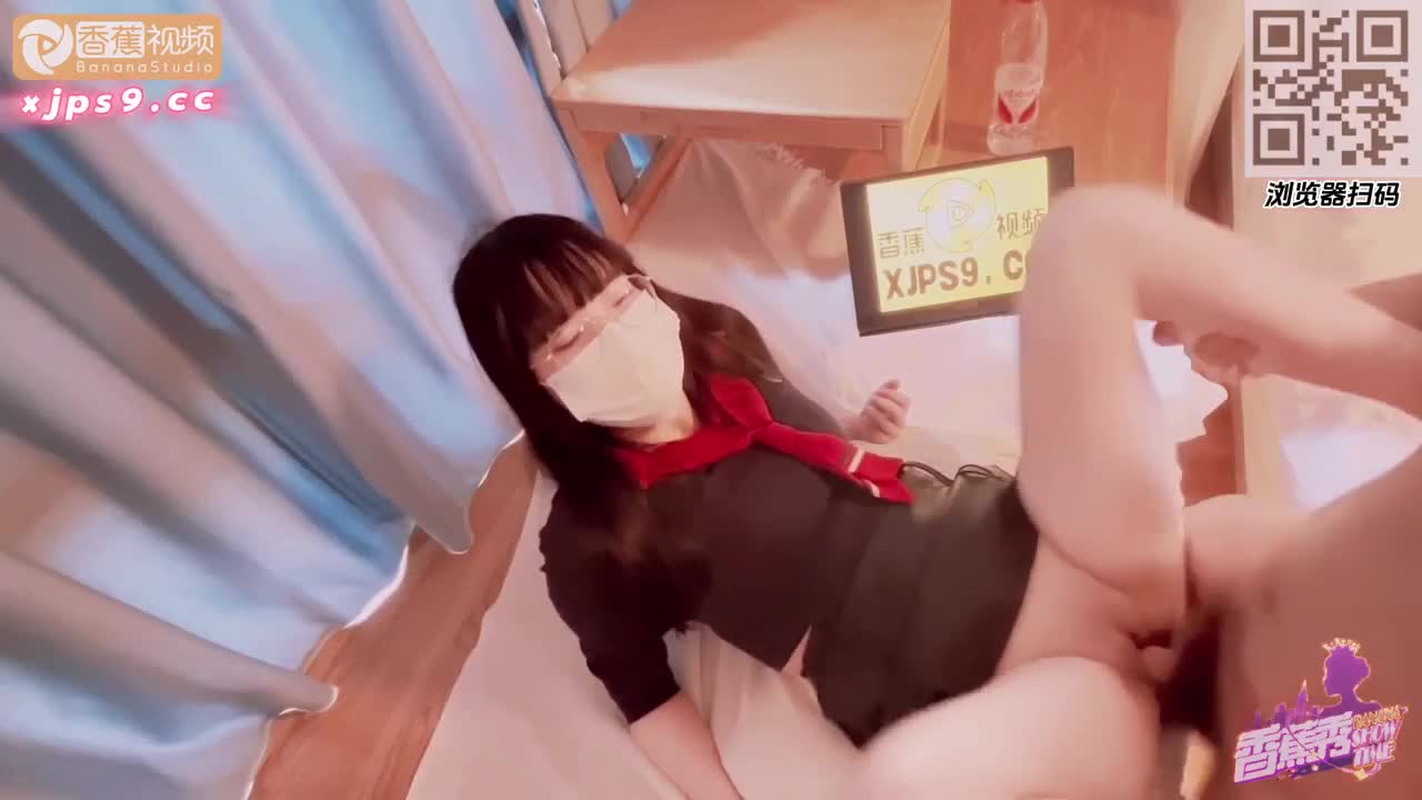 XJX275 หนังโป๊จีน สาวจีนผิวขาวหน้าตาหวาน แต่งตัวคอสเพลย์ ยั่วยวนและร่วมรักกับไอดอลชาย เธอทำออรัลเซ็กซ์ก่อน จากนั้นก็สอดใส่อย่างแรง เธอสอดไอดอลชายเข้าไปในช่องคลอดสีชมพูเนียนเรียบเย้ายวนใจ เธอครางอย่างมีความสุข ทั้งคู่ในชุดคอสเพลย์ร่วมรักแบบท่าหมา เธอขี่อยู่บนไอดอลชาย โยกตัวขึ้นลงอย่างสง่างาม จากนั้นเธอก็กางขา นั่งลง และโยกตัวขึ้นลงจนกระทั่งไอดอลชายหลั่งน้ำอสุจิลงบนหลังของเธอ หนังโป๊, หนัง 18+, คลิปโป๊, คลิปหลุด INWPORN3.COM