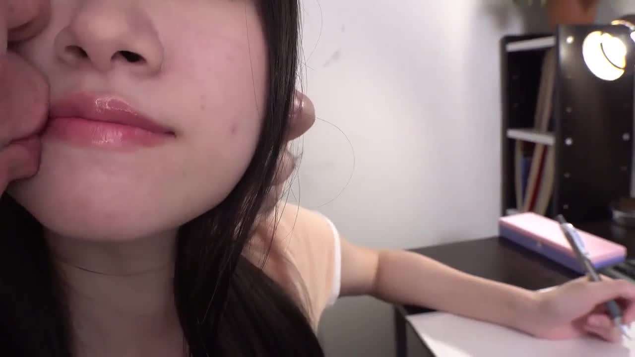 T38-029 - Rika Yumeri AV พร้อมคำบรรยายภาษาไทย ริกะ ยูเมริ เด็กนักเรียนหญิงผิวขาวหุ่นอวบ เป็นนักเรียนที่ฮอตที่สุดในชั้นเรียน แม้ว่าเด็กผู้ชายหลายคนในชั้นเรียนจะแอบชอบเธอ แต่เธอกลับชอบผู้ชายที่เป็นผู้ใหญ่กว่าและแอบชอบครูผู้ชายที่อายุมากกว่า ครูคนนี้จึงบุกเข้าไปในอพาร์ตเมนต์ของเธอ คอยจีบและชวนเธอมีเพศสัมพันธ์อยู่เรื่อยจนเธอทนไม่ไหว ครูจึงจัดฉากการมีเพศสัมพันธ์ที่เร้าใจ สอดใส่เข้าไปในตัวเธออย่างรุนแรงจนกระทั่งเขาหลั่งออกมา หนังโป๊, หนัง 18+, คลิปโป๊, คลิปหลุด INWPORN3.COM