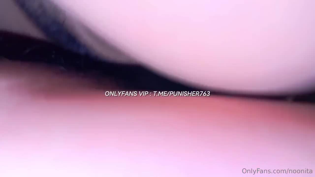 โนนิตาพบกับชายหนุ่มสามคนที่กำลังจะล่วงละเมิดอวัยวะเพศของเธอ โนนิตา สาวผิวขาวรูปร่างอวบอิ่มและน่ารัก พาวัยรุ่นกลุ่มหนึ่งมาข่มขืนเธอ โนนิตาเสียพรหมจรรย์และถูกร่วมเพศเป็นครั้งแรกบน OnlyFans การร่วมเพศอย่างรุนแรง การดูดอวัยวะเพศชาย การลูบคลำอวัยวะเพศของเธอด้วยนิ้ว การร่วมเพศแบบสี่คน การดูดอวัยวะเพศของกันและกัน การจับโนนิตาและร่วมเพศกับอวัยวะเพศของเธออย่างรุนแรงจนกว่าจะพอใจ การดึงอวัยวะเพศชายออก การหลั่งน้ำอสุจิ ภาพยนตร์โป๊ ภาพยนตร์ 18+ คลิปโป๊ คลิปหลุด INWPORN3.COM