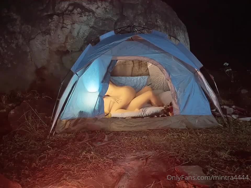 หนองมินพาแฟนไปตั้งแคมป์และมีเซ็กส์กัน mintra4444 สาวไทยน่ารัก กางเต็นท์และตั้งแคมป์กับแฟนในวันที่แดดจ้า พวกเขาอบอุ่นร่างกายในป่าที่เงียบสงบแล้วก็เริ่มมีเซ็กส์กัน บน Onlyfans เธอใช้ปากดูดอวัยวะเพศชาย จับและสอดใส่เข้าไปในช่องคลอดที่กระหาย เธอขี่บนอวัยวะเพศชาย โยกและพลิกไปมา เธอถูกกระแทกอย่างรุนแรงจนถึงจุดสุดยอดและหลั่งน้ำอสุจิกลางแจ้ง ภาพยนตร์โป๊ 18+ คลิปโป๊ คลิปหลุด INWPORN3.COM